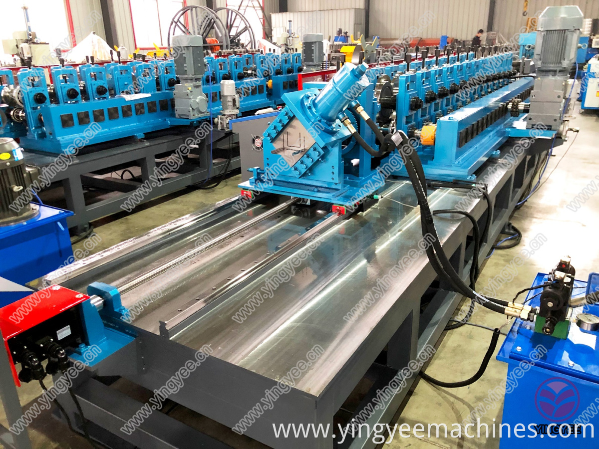 Automatic width change metal stud and track roll forming machine